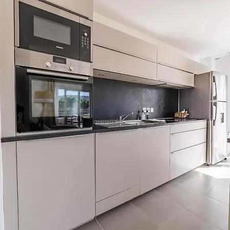Le Hameau Des Pins - Spacious - Parking Apartment *