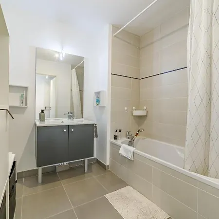 Le Hameau Des Pins - Spacious - Parking Apartment *